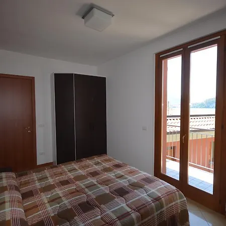 Leonardo House 2 * ורנה