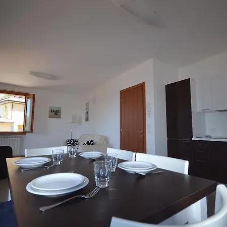 Leonardo House 2 ורנה