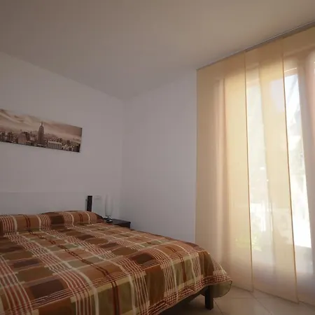 Leonardo House 2 ורנה
