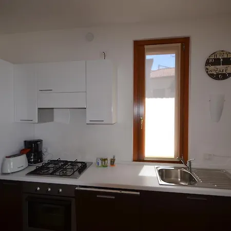 Leonardo House 2 * ורנה